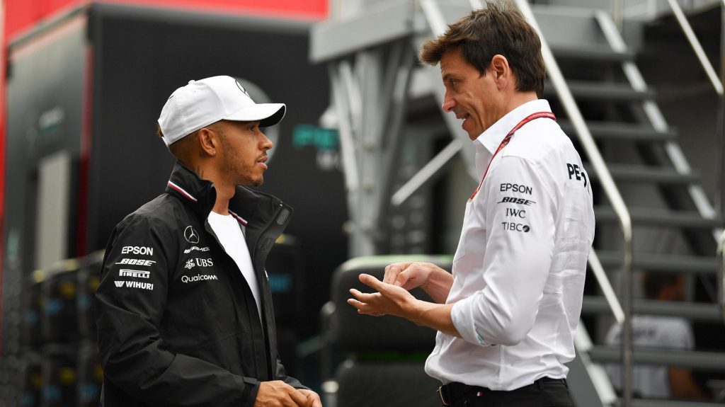 F1/Hamilton signs new two-year Mercedes deal